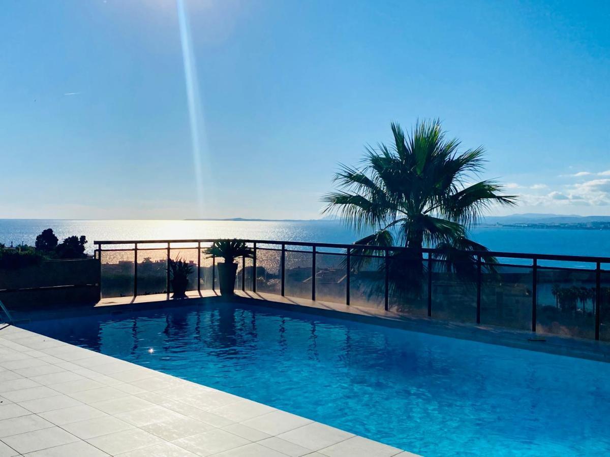 Superbe 2 Pieces Terrasse / Piscine / Vue / Parking Appartamento
